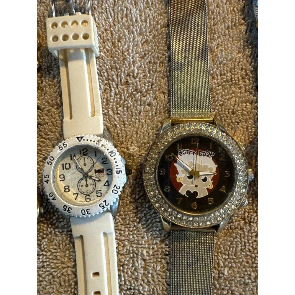 Lot of 7 Wrist Watches Mixed Styles Men Women Quartz Untested Parts Repair